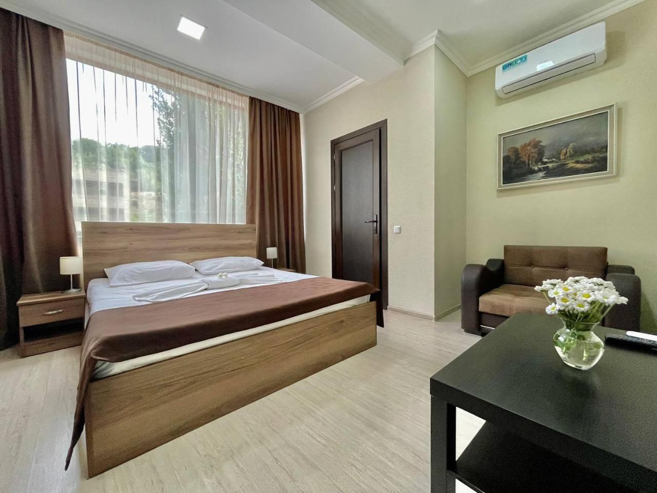 Merien Hotel Yerevan Exterior photo